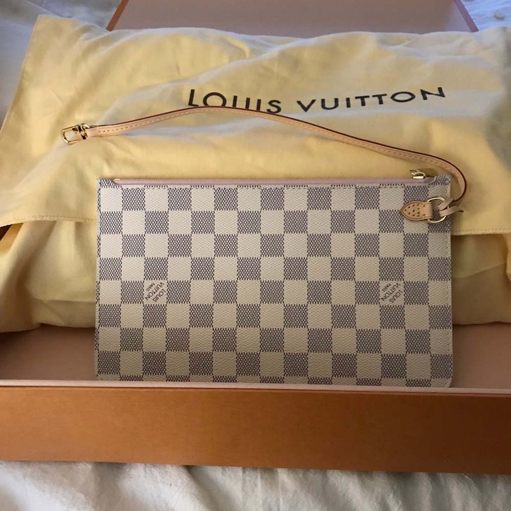 Louis Vuitton neverfull mm pouchette
